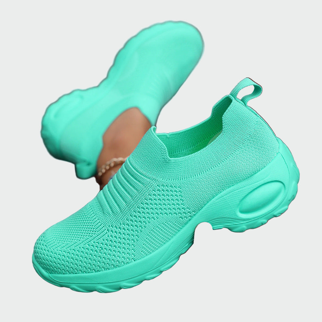 Klasické športové slip-on topánky s každodenným štýlom