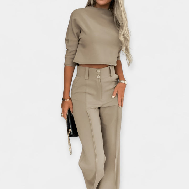Kombinácia: Crop Top a Nohavice