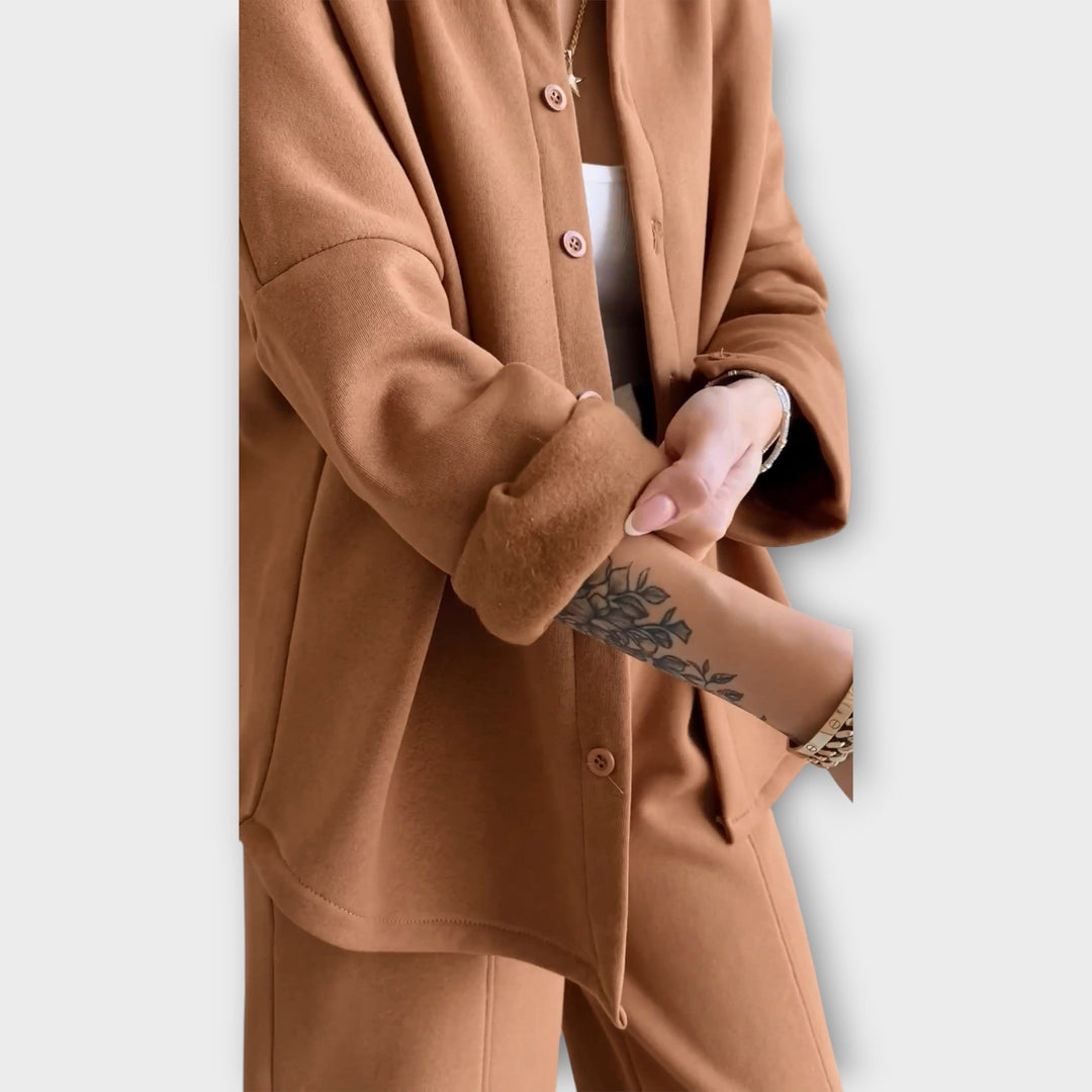 Tatiana - Sada s gombíkmi a elegantným strihom