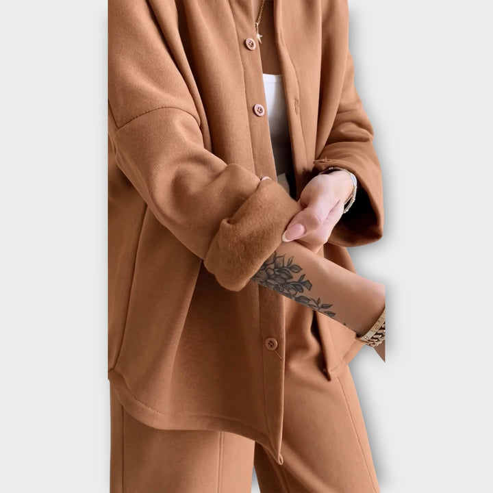 Tatiana - Sada s gombíkmi a elegantným strihom
